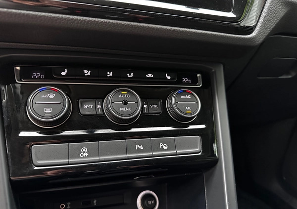 Volkswagen Touran cena 79800 przebieg: 133780, rok produkcji 2018 z Grodków małe 742